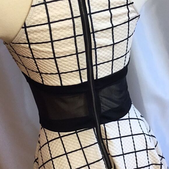 Cream & black waffle weave sleeveless dress with mesh inserts - Picture 10 of 13